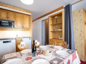 Kuchyň nebo kuchyňský kout v ubytování Apartment Arcelle 602 by Interhome + 24 fotografií