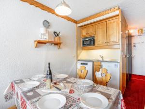 Kuchyň nebo kuchyňský kout v ubytování Apartment Arcelle 602 by Interhome