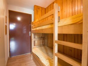 Двох'ярусне ліжко або двоярусні ліжка в номері Apartment Plein Soleil-3 by Interhome