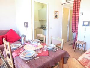 Dining area sa apartment