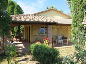 The building in which the holiday home is located