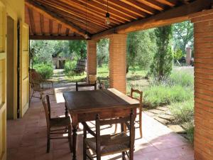 A garden outside Holiday Home Erbe by Interhome