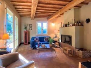 A seating area at Holiday Home Erbe by Interhome