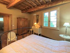 A bed or beds in a room at Holiday Home Erbe by Interhome
