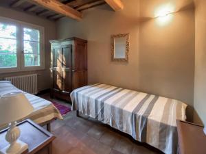 A bed or beds in a room at Holiday Home Erbe by Interhome