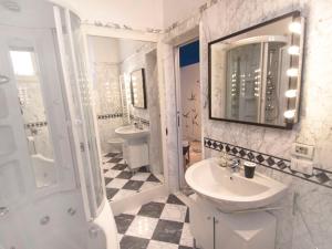 Kúpeľňa v ubytovaní Apartment Bufalini 2 - Raffaello by Interhome