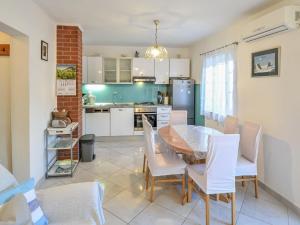 Kuchyň nebo kuchyňský kout v ubytování Apartment Ana-1 by Interhome