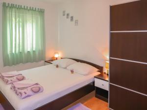 Postel nebo postele na pokoji v ubytování Apartment Ana-1 by Interhome