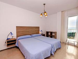 เตียงในห้องที่ Apartment Paisos Catalans by Interhome +7 ภาพ