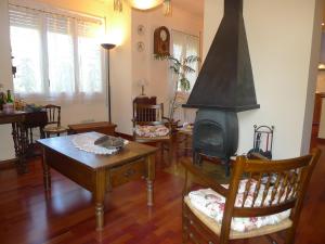 Posezení v ubytování Apartment Olot by Interhome