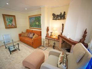 Ruang duduk di Holiday Home Happy Day by Interhome