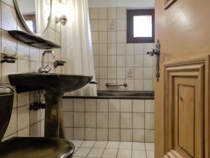 Kuchyň nebo kuchyňský kout v ubytování Apartment Chesa Chanella 5 by Interhome