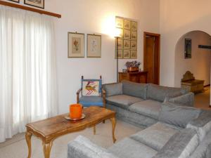 Χώρος καθιστικού στο Apartment Chesa Prasüra 10 by Interhome