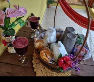 a table with a basket of bread and two glasses at Pousada do Sossego in Extrema