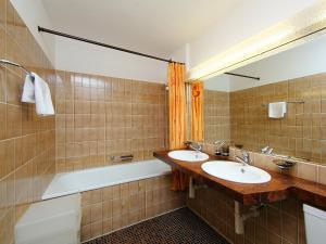A bathroom at Apartment Allod-Park-7 by Interhome