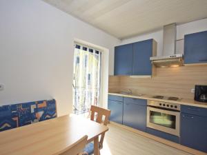 Virtuvė arba virtuvėlė apgyvendinimo įstaigoje Apartment Ogris-3 by Interhome