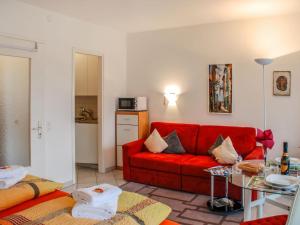 Ruang duduk di Apartment Residenza Lido Appartment 9 by Interhome