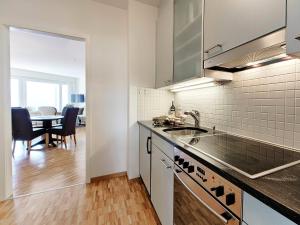 Кухня или мини-кухня в Apartment Suite Classic-14 by Interhome
