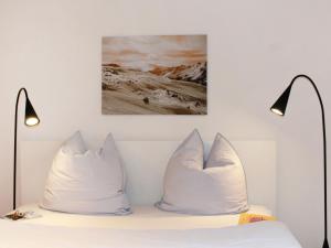 Postel nebo postele na pokoji v ubytování Apartment Residenza Chesa Margun 35-5 by Interhome