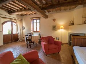 Seating area sa Villa Borgo Monticelli-2 by Interhome