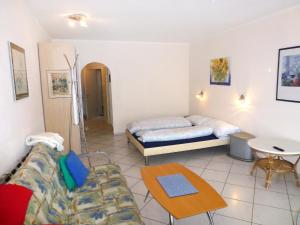En eller flere senger på et rom på Apartment Aldesago Monte Brè - Utoring-22 by Interhome