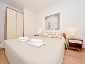 Posteľ alebo postele v izbe v ubytovaní Apartment Silvija-1 by Interhome