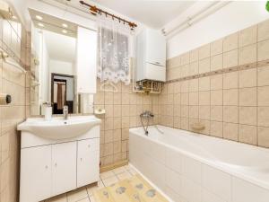 Kúpeľňa v ubytovaní Holiday Home Sunny by Interhome