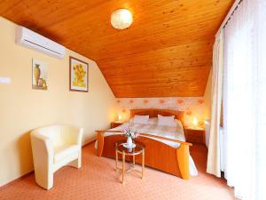 Кровать или кровати в номере Holiday Home Flamingo by Interhome