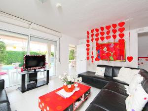 TV a/nebo společenská místnost v ubytování Holiday Home casa Annamaria by Interhome