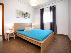 Łóżko lub łóżka w pokoju w obiekcie Holiday Home Luz del Sol by Interhome