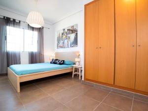 Łóżko lub łóżka w pokoju w obiekcie Holiday Home Luz del Sol by Interhome