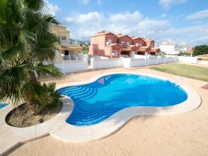 Basen w obiekcie Holiday Home Luz del Sol by Interhome lub w pobliżu