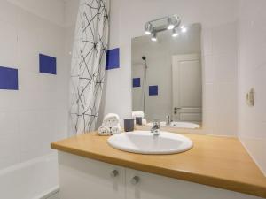 Koupelna v ubytování Apartment L'Oustalet-2 by Interhome
