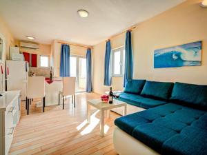 Χώρος καθιστικού στο Holiday Home Melandura by Interhome
