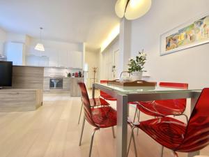 A kitchen or kitchenette at CasaViva-Lovely Bilo in Santa with AC