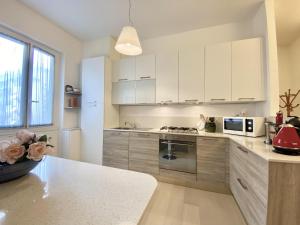 A kitchen or kitchenette at CasaViva-Lovely Bilo in Santa with AC