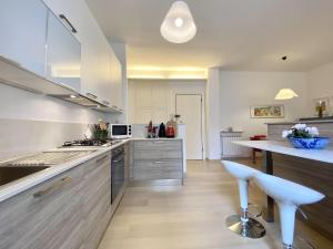 A kitchen or kitchenette at CasaViva-Lovely Bilo in Santa with AC