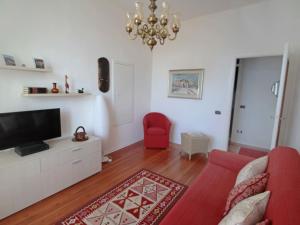 TV a/nebo společenská místnost v ubytování Apartment Piazzetta by Interhome