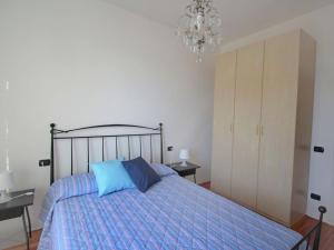 Postel nebo postele na pokoji v ubytování Apartment Piazzetta by Interhome