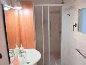 Koupelna v ubytování Apartment Piazzetta by Interhome