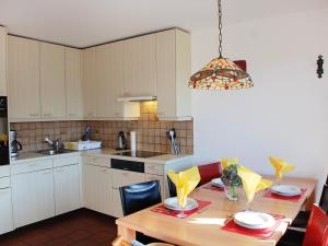 Ett kök eller pentry på Holiday Home Residenza ai Castagni by Interhome