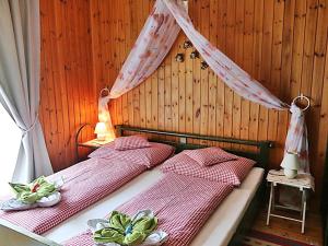 Postel nebo postele na pokoji v ubytování Holiday Home Rustika by Interhome