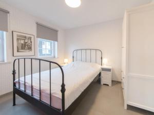 Una cama o camas en una habitación de Apartment Vosseslag I by Interhome