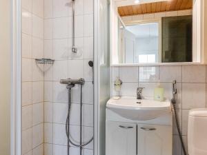 Et badeværelse på Holiday Home Levi star 1503 by Interhome + 5 billeder