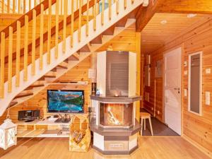 Et tv og/eller underholdning på Holiday Home Kevätpiippo b by Interhome