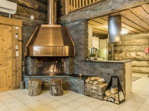 a kitchen with a stove and a hood at Holiday Home Samruam a kelohuvila by Interhome in Salla