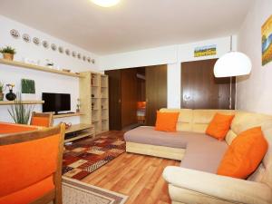 Televízia a/alebo spoločenská miestnosť v ubytovaní Apartment Walter by Interhome