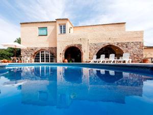 Bazén v ubytovaní Holiday Home Can Trullas by Interhome alebo v jeho blízkosti