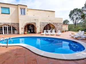 Bazén v ubytovaní Holiday Home Can Trullas by Interhome alebo v jeho blízkosti