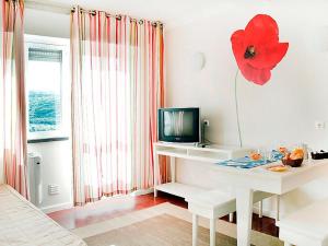 TV a/nebo společenská místnost v ubytování Apartment T2 by Interhome